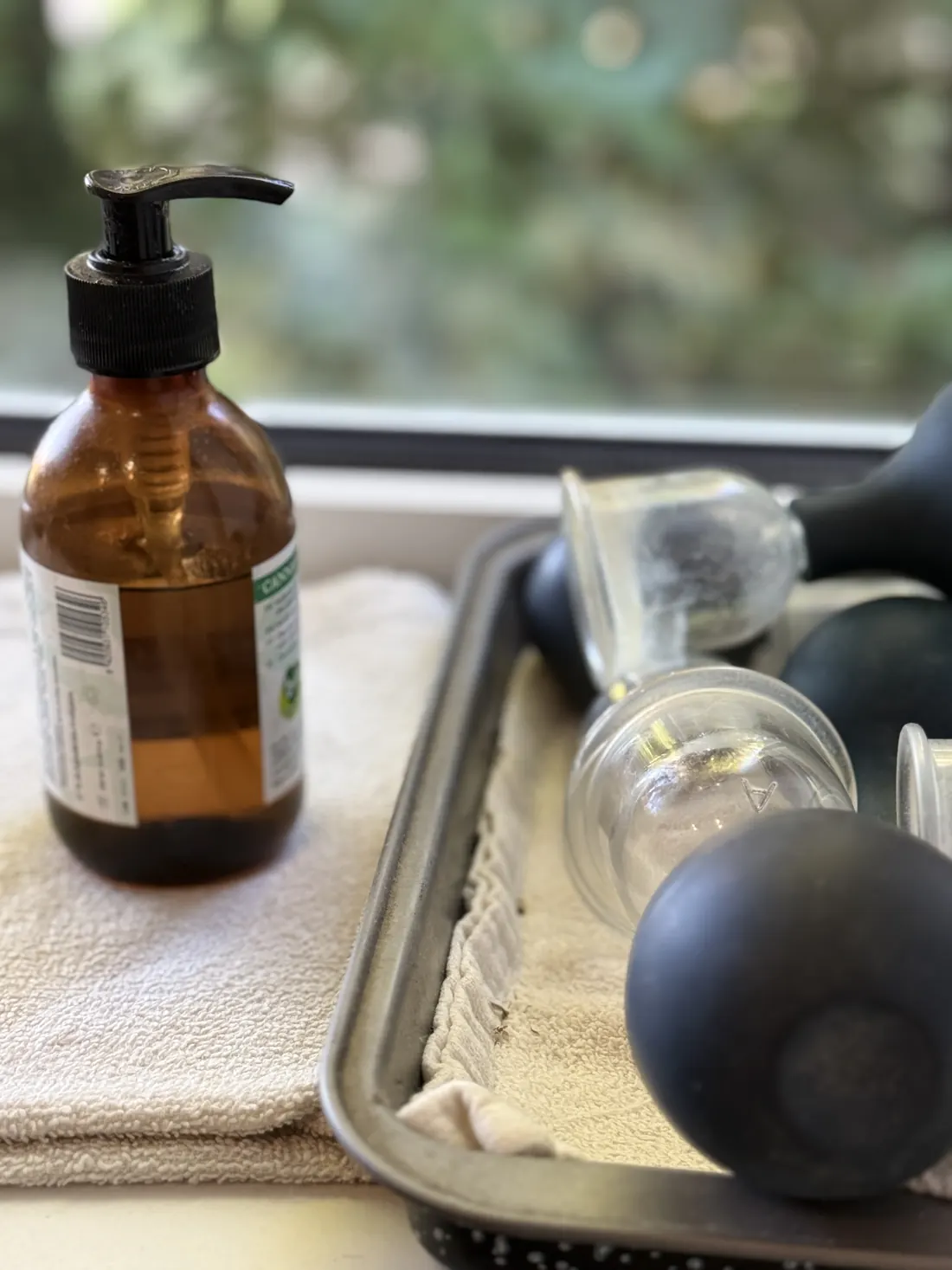 Aceites esenciales y ventosas de terapia en la consulta